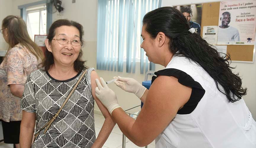 De acordo com a Prefeitura, como a temperatura ainda não reduziu, muita gente ainda não se atentou da necessidade da vacina.
