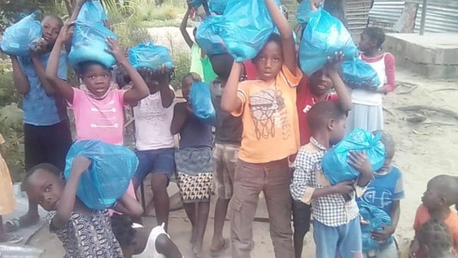 Crianças órfãs de Moçambique receberam doações de Jundiaí