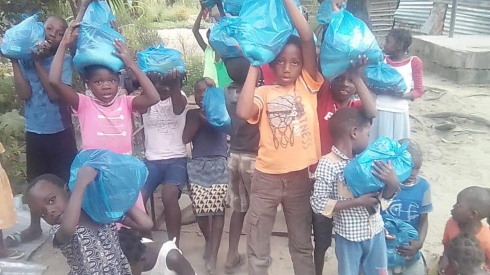 Crianças órfãs de Moçambique receberam doações de Jundiaí