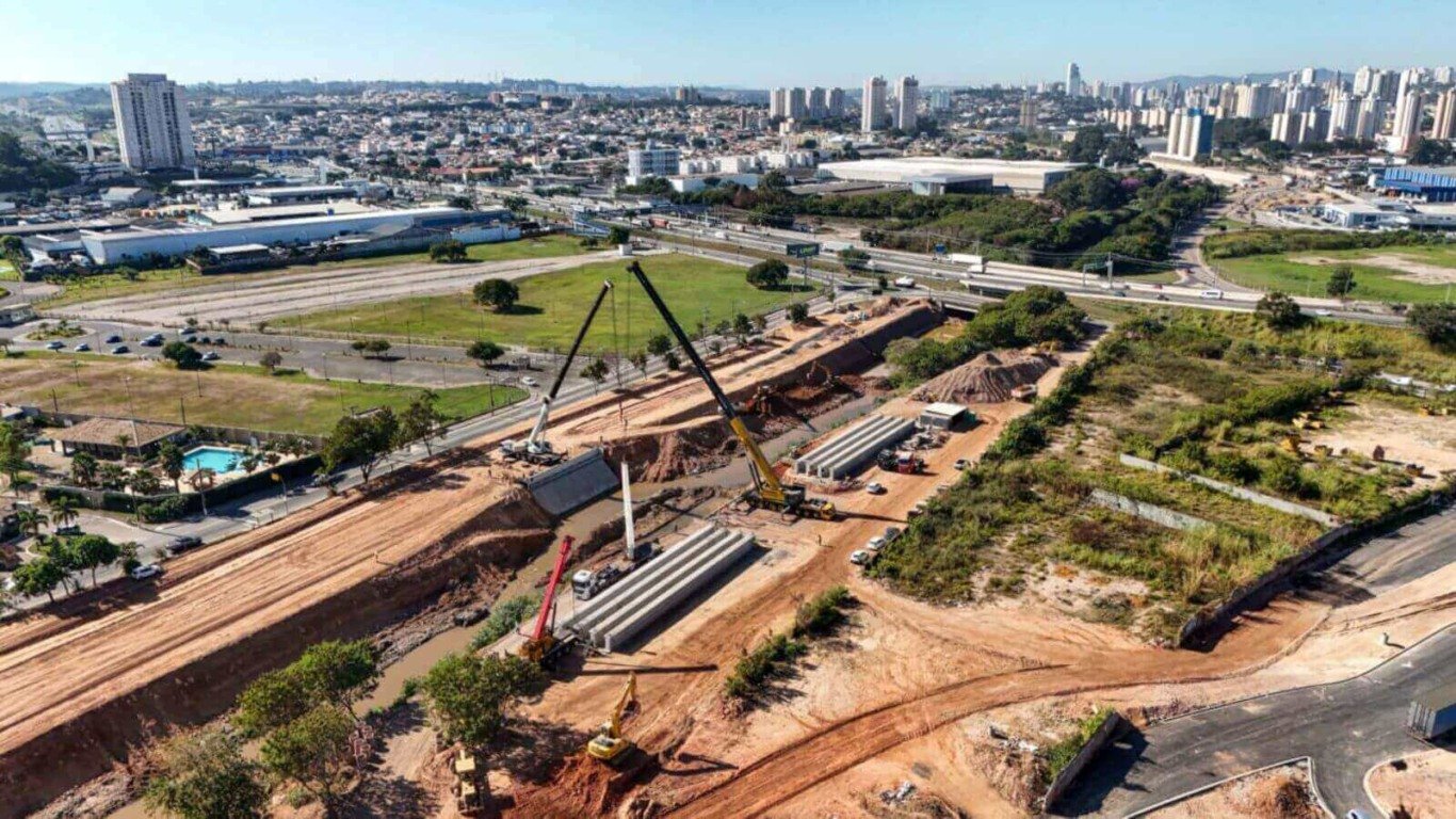 Obras do prolongamento da Av Antonio Frederico Ozanan, em Jundiaí