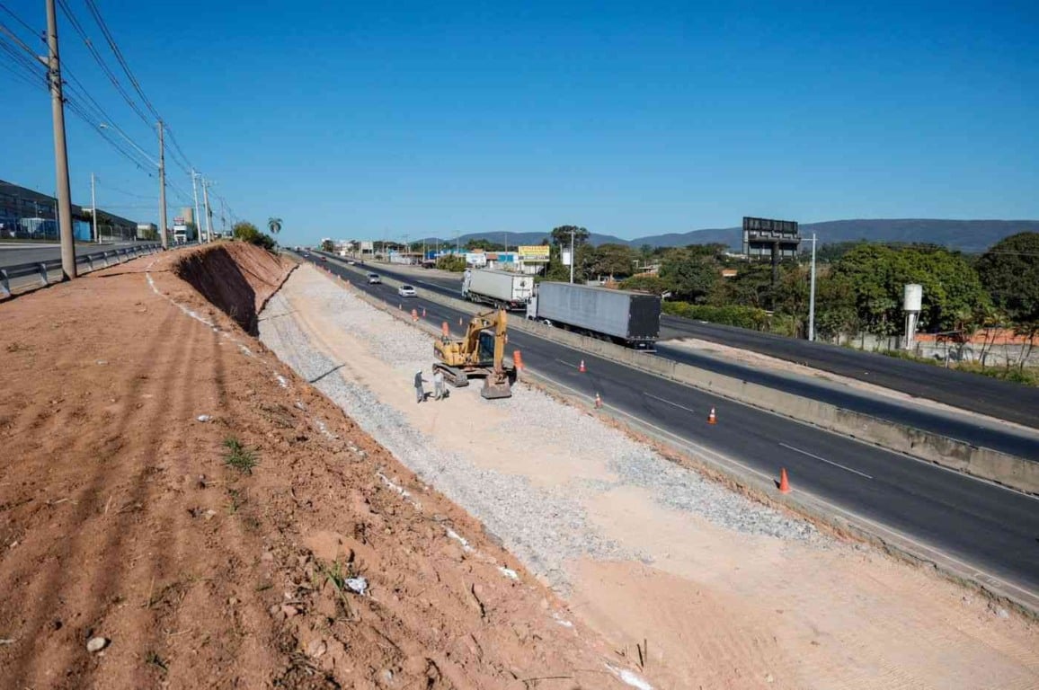 Obras retorno na Rodovia Hermenegildo Tonolli, saindo da Avenida José Benassi