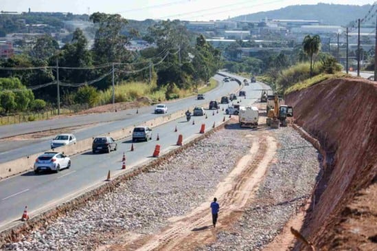 Obras retorno na Rodovia Hermenegildo Tonolli, saindo da Avenida José Benassi