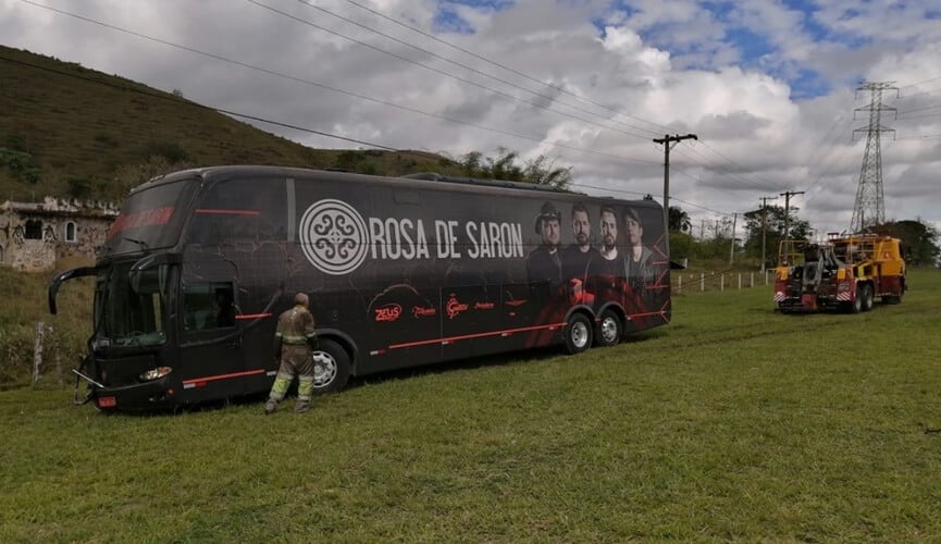 Ônibus de banda católica atropela e mata romeiro na Dutra, em Aparecida