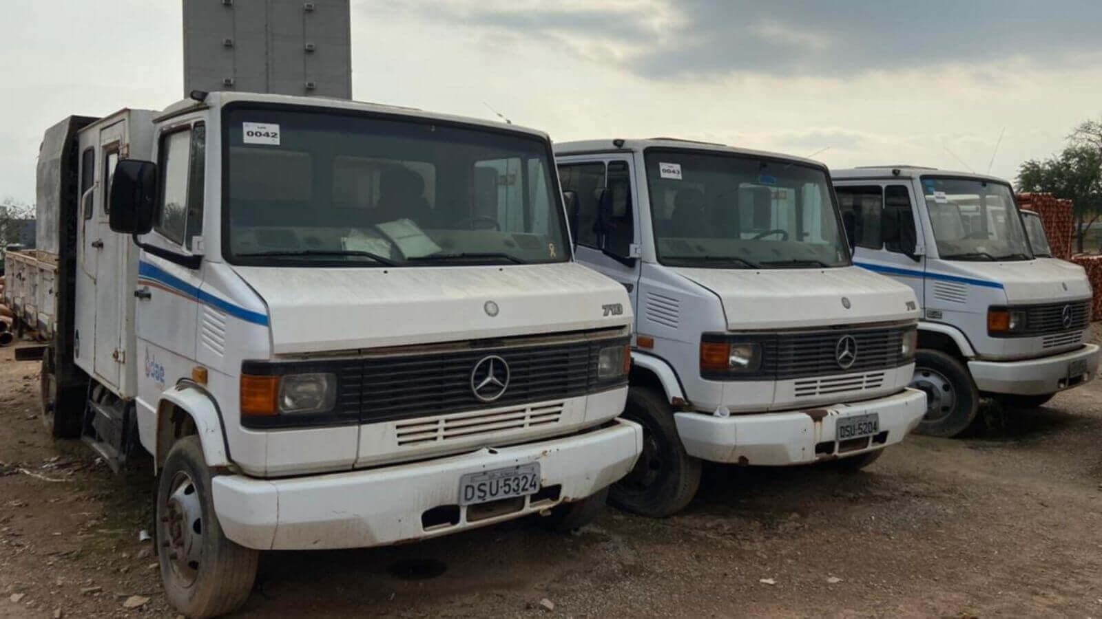 Caminhões em leilão