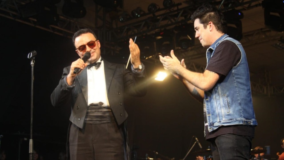 Músicos de Orquestra Rock e Jota Quest em palco