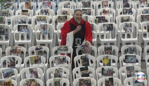 Foto de missa com Padre Marcelo Rossi