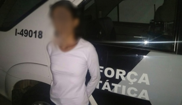 Mulher foi abordada após apresentar nervoso perto de viatura policial