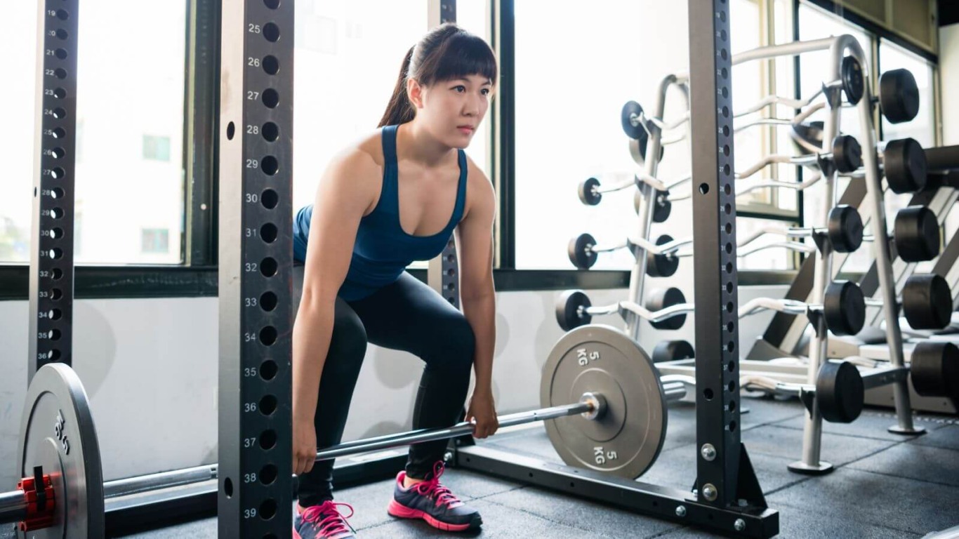 Mulher se exercitando