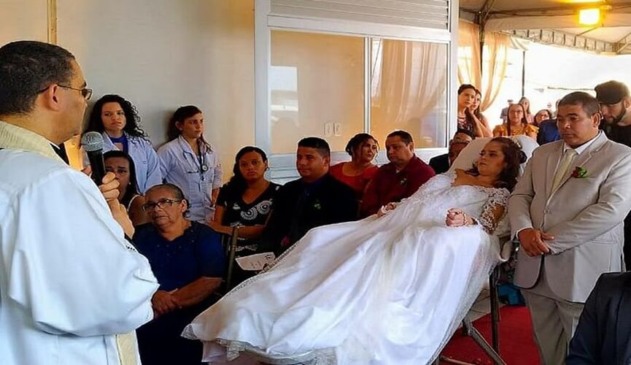 Paciente com câncer terminal realiza sonho e se casa em hospital