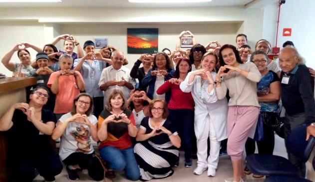 Pacientes da radioterapia do HSV recebem doações e participam de atividades de relaxamento