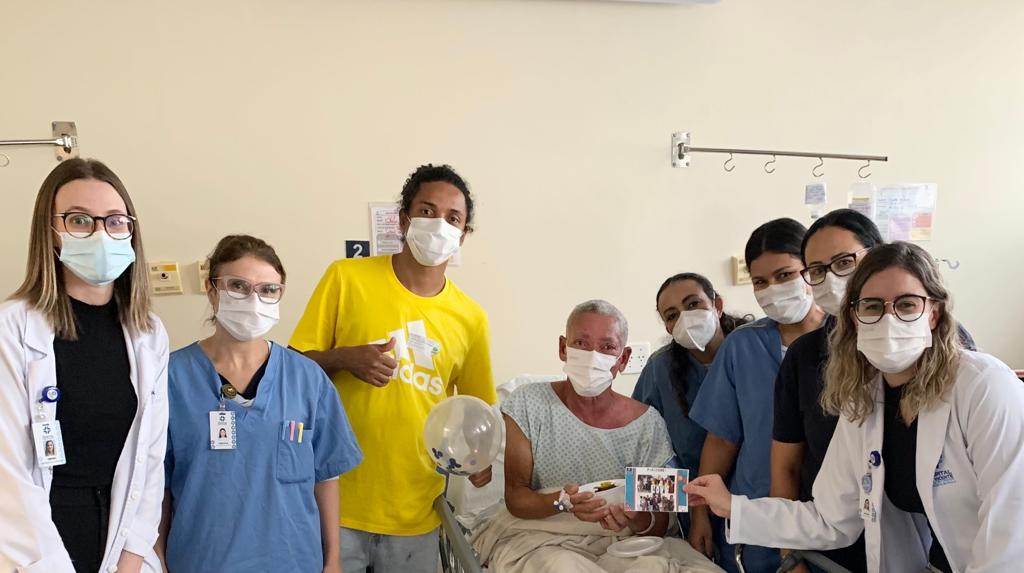Projeto celebra aniversário de paciente internado no Hospital São Vicente