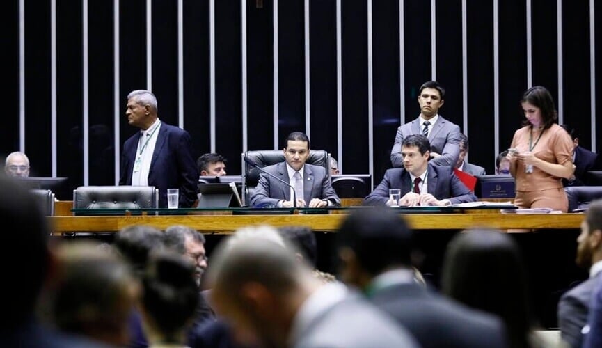 Parlamentares falam em recuo nos cortes na Educação, mas governo nega