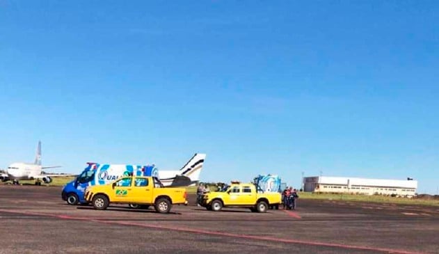 Piloto morre durante voo, copiloto assume comando do avião e faz pouso de emergência