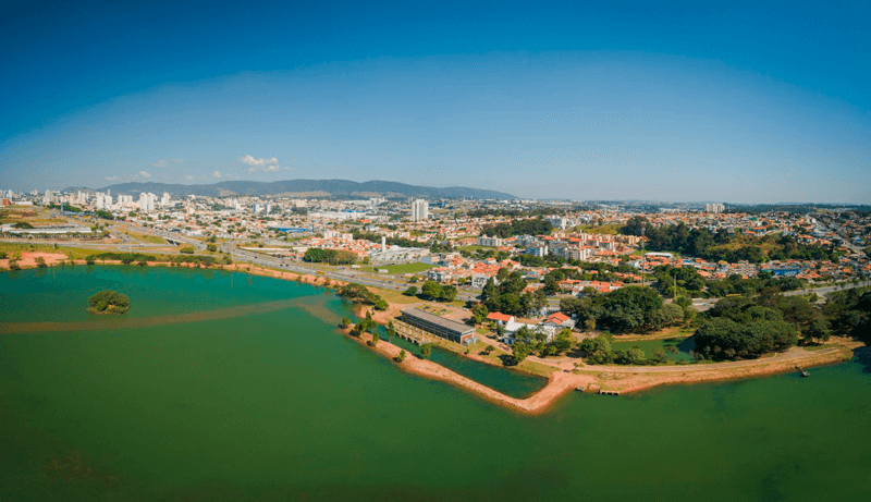 Foto aérea da represa da DAE