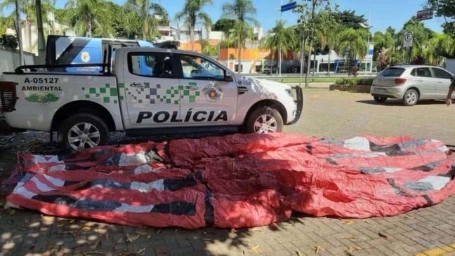 Polícia Ambiental de Jundiaí apreende balão com 10 metros de comprimento