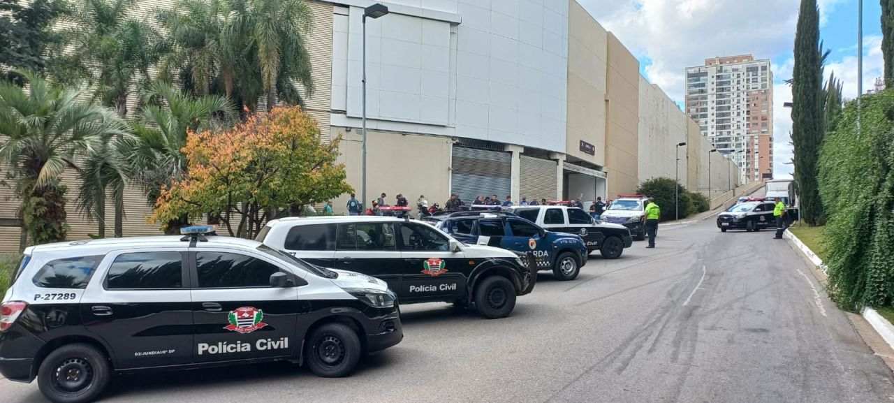 Equipes com viaturas realizam fiscalização dos entregadores no Jundiaí Shopping (Foto: Prefeitura de Jundiaí)