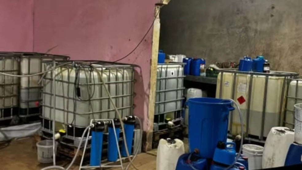 Polícia fecha fábrica clandestina de bebidas em Jundiaí Polícia fecha fábrica clandestina de bebidas em Jundiaí