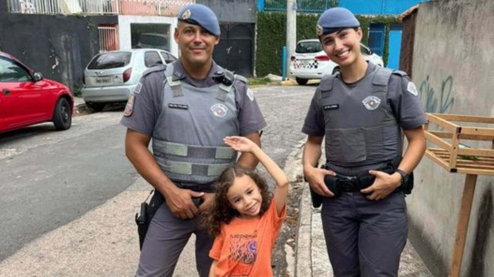 Policiais de Jundiaí salvam vida de criança de 5 anos engasgada Policiais de Jundiaí salvam vida de criança de 5 anos engasgada