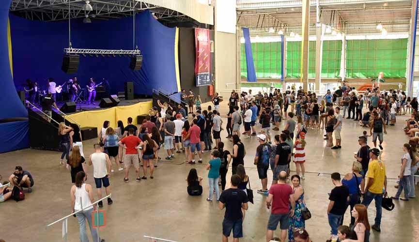 Pop e flashback embalam Domingo no Parque neste final de semana