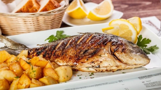 Prato de peixe assado