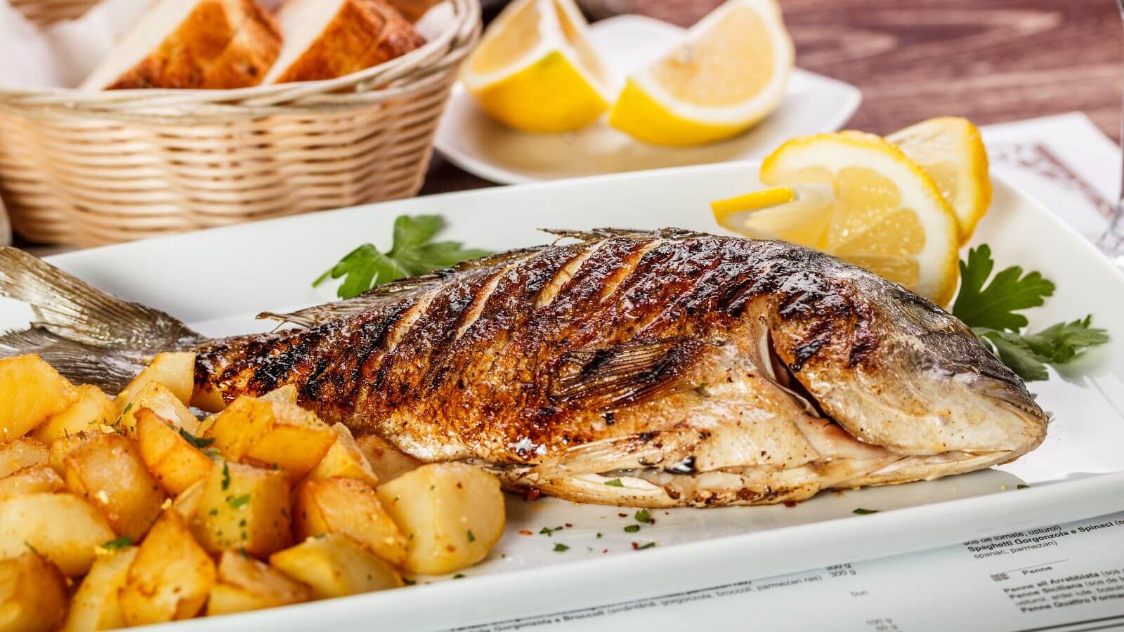 Prato de peixe assado