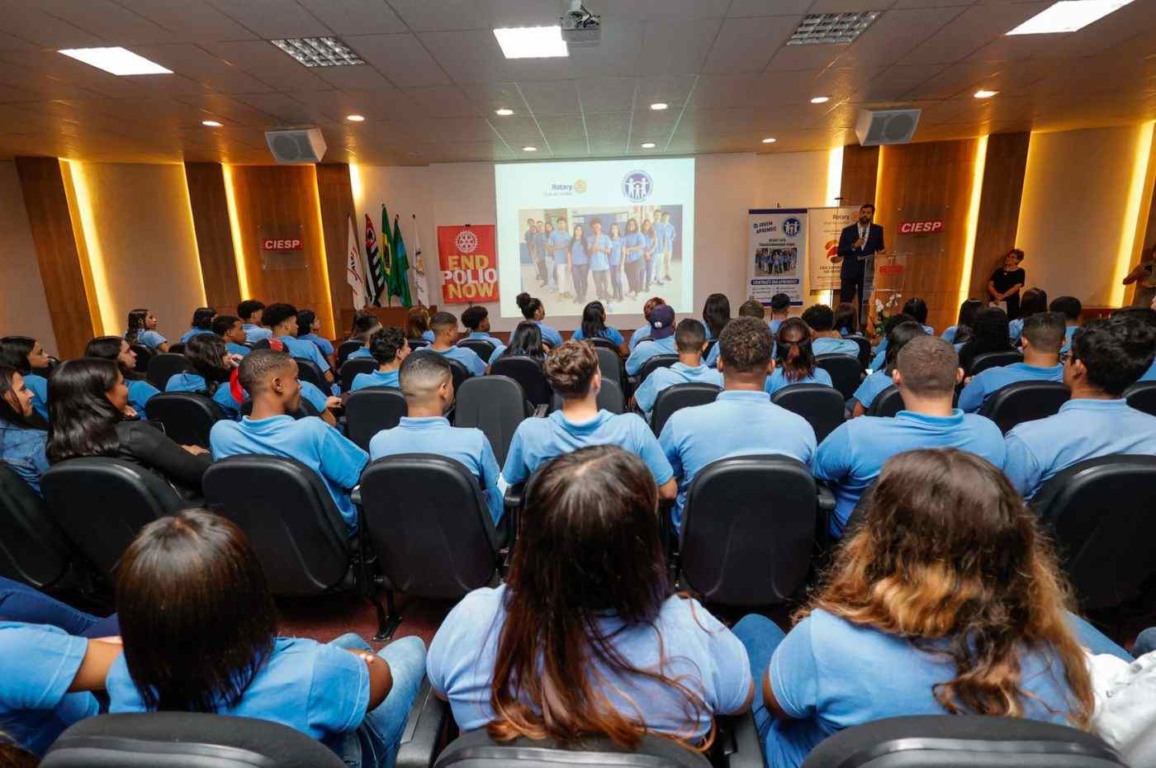 Alunos da Guardinha se formam em cerimônia com presença do Prefeito e gestores de Jundiaí