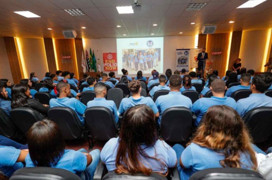 Alunos da Guardinha se formam em cerimônia com presença do Prefeito e gestores de Jundiaí