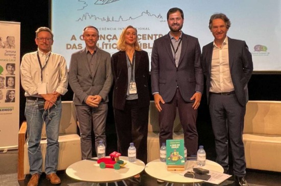 Prefeito de Jundiaí participa de conferência em Portugal para discutir medidas em prol da infância