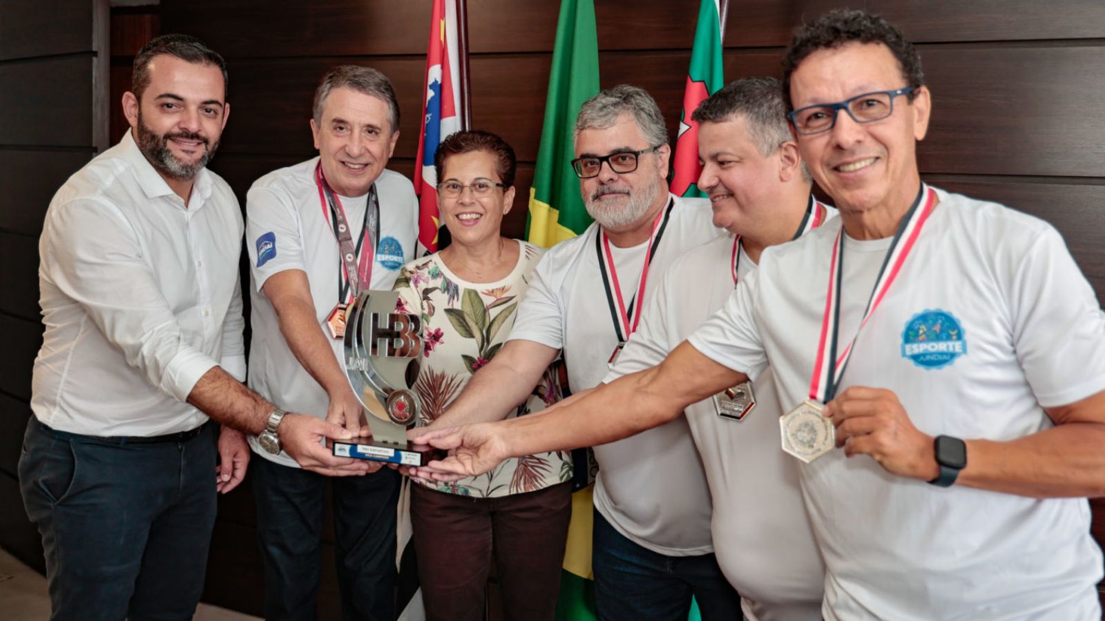 Da esquerda para a direita: Gustavo Martinelli (prefeito), Rui Cúrio, Rita Orsi, Maurício Victor, Rogério Miotto e Davi Poit (Esporte de Jundiaí - Tiro Esportivo)