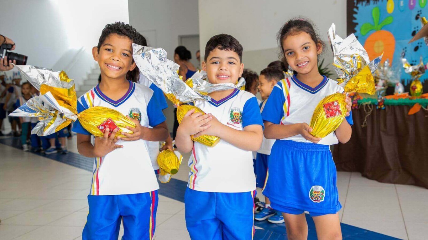 Prefeitura de Itupeva entrega ovos de Páscoa para alunos da rede municipal