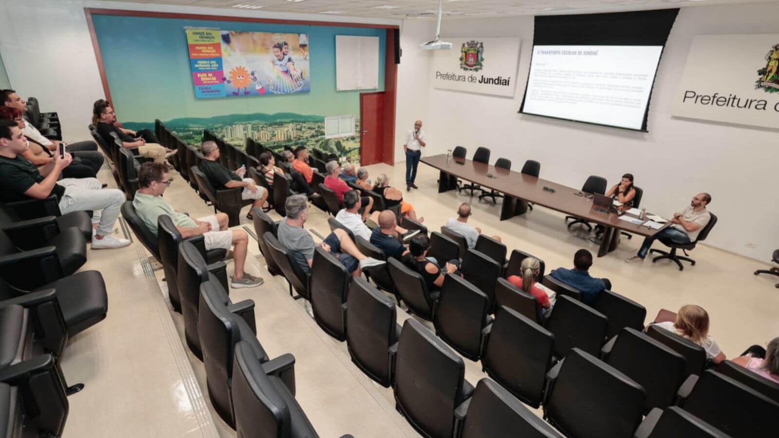 Prefeitura de Jundiaí apresenta novas diretrizes para transportadores escolares