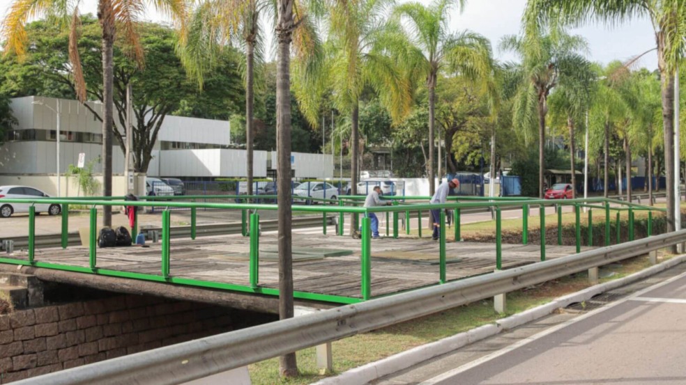 Prefeitura de Jundiaí conclui manutenção de guarda-corpos na Av. Nove de Julho