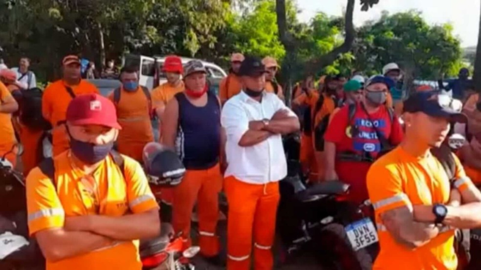 Coletores de Lixo reunidos em paralisação