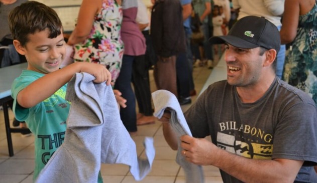 Prefeitura de Jundiaí entrega mais de 1.300 agasalhos novos no Morada das Vinhas