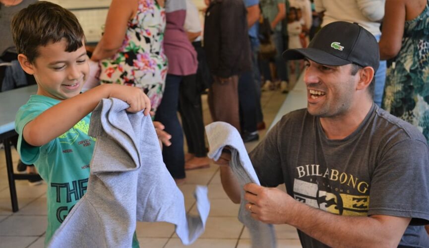 Prefeitura de Jundiaí entrega mais de 1.300 agasalhos novos no Morada das Vinhas