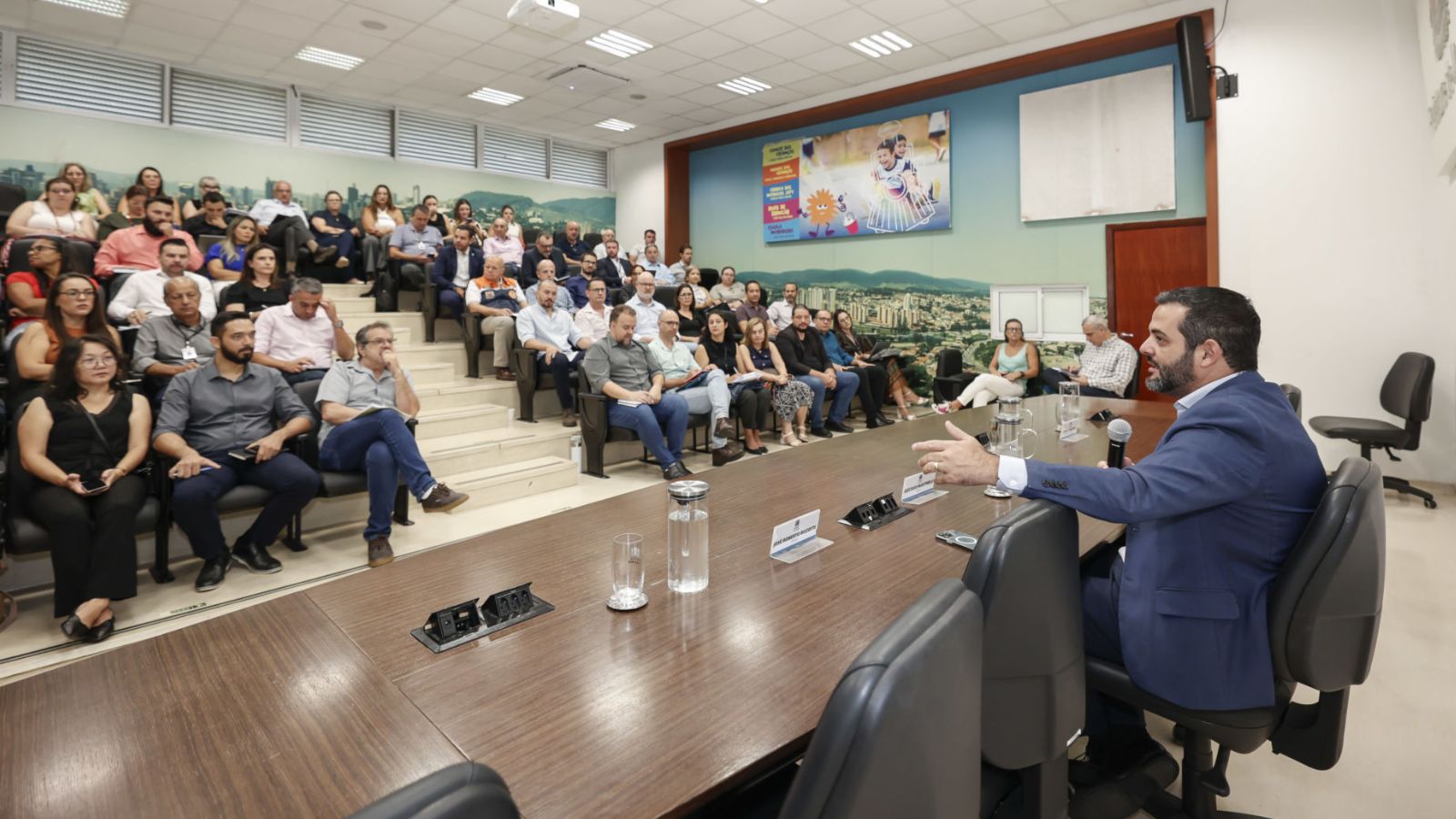 Gustavo Martinelli realiza reunião com os gestores e diretores de planejamento e finanças