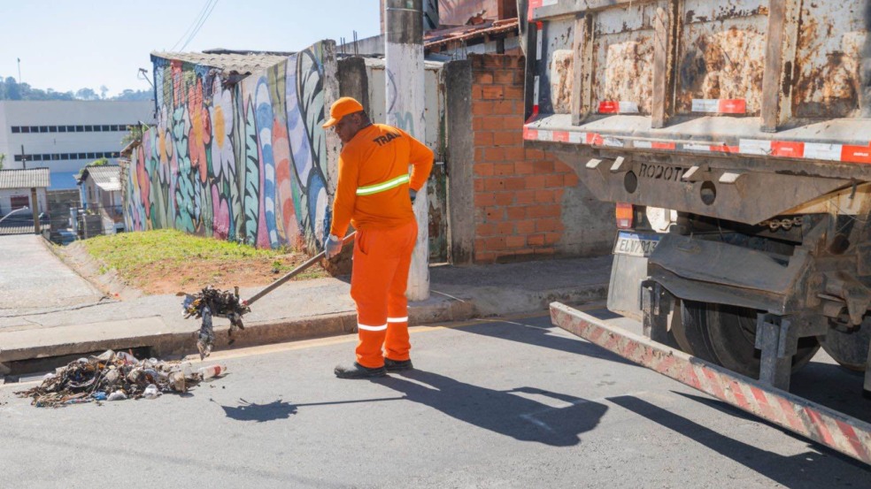 Trail fazendo limpeza Trail fazendo limpeza