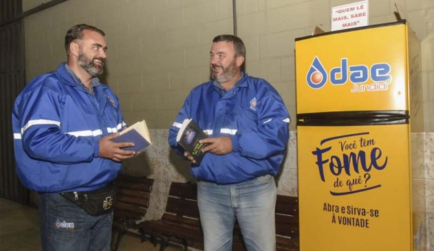 Prefeitura de Jundiaí recebe doações de livros para abastecer as Geladeiras Literárias