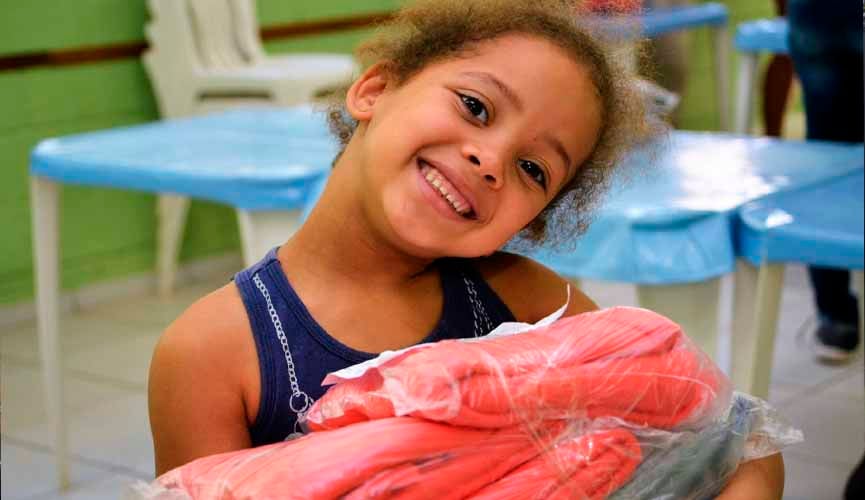 Prefeitura doa agasalhos novos para crianças do Jardim Sorocabana