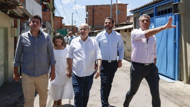 Rafael Saraiva e Reinaldo Iapequino ao lado do prefeito Gustavo Martinelli e o Gestor Jeferson Coimbra