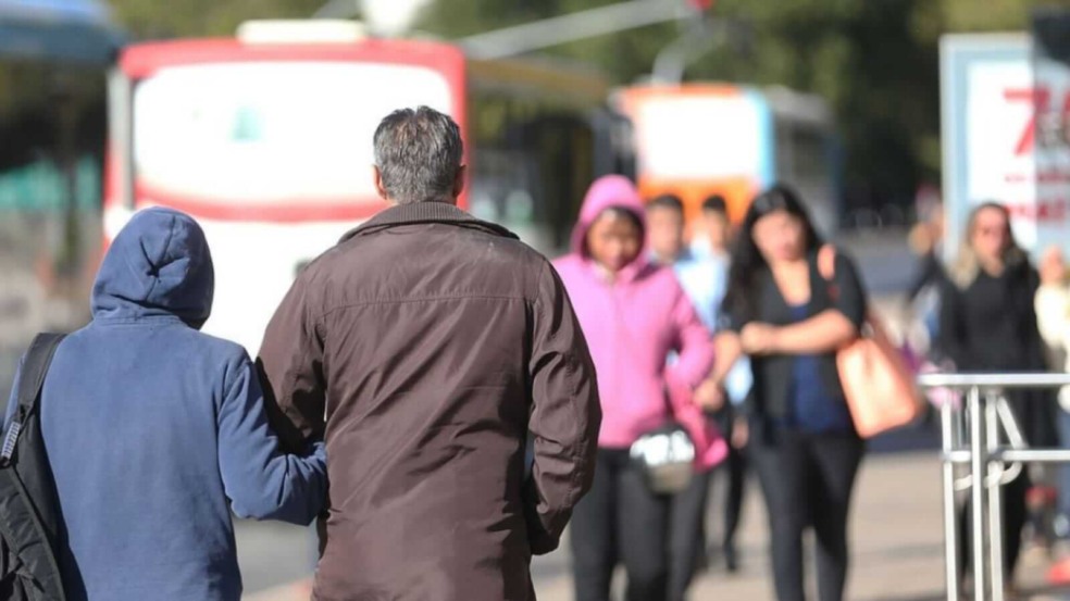 Pessoas com frio na rua Pessoas com frio na rua