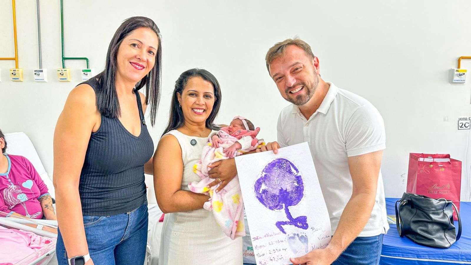 Primeira-dama e prefeito de Itupeva com mãe e filho