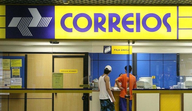 Privatizações começam pelos Correios, diz Bolsonaro