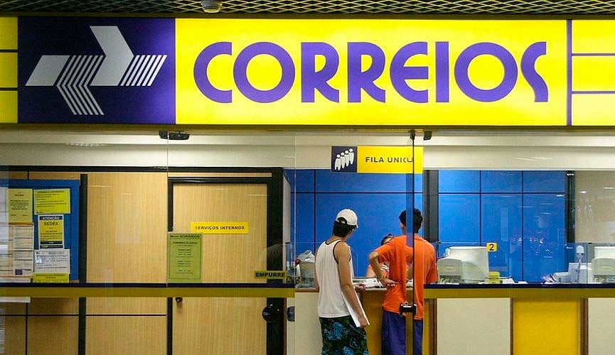 Privatizações começam pelos Correios, diz Bolsonaro