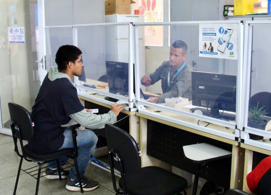 homem sendo atendido no PAT de Campo Limpo Paulista