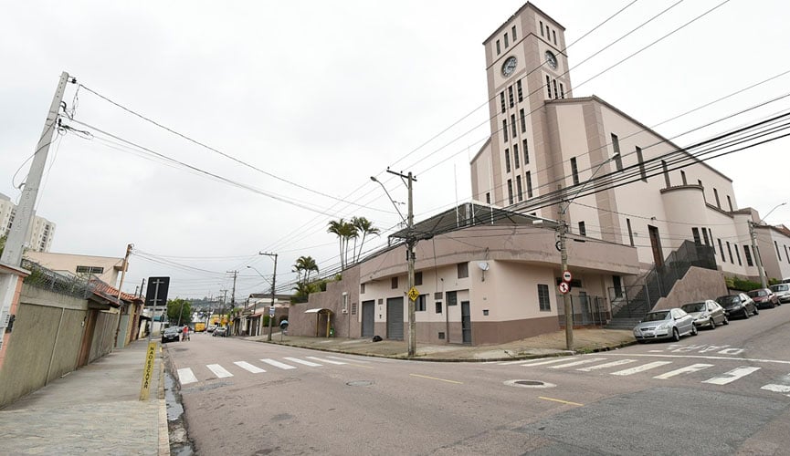 Procissão e corrida interditam ruas no feriado