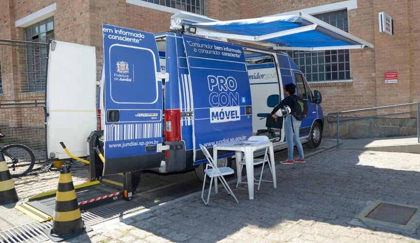 Procon Móvel presta assistência no Poupatempo Jundiaí