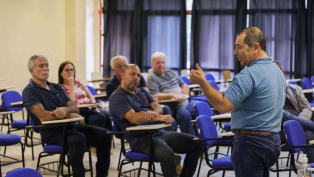 Produtores de uva de Jundiaí recebem capacitação sobre rastreabilidade e proteção de pragas