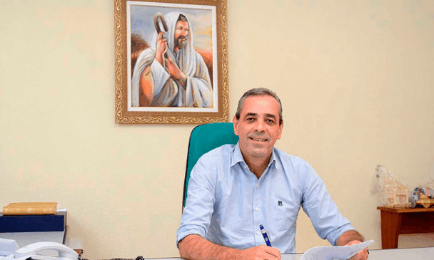 Professor Rodolfo no gabinete