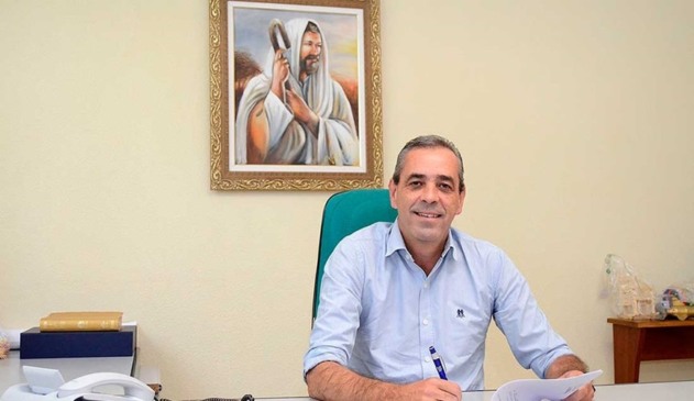 Professor Rodolfo em seu gabinete